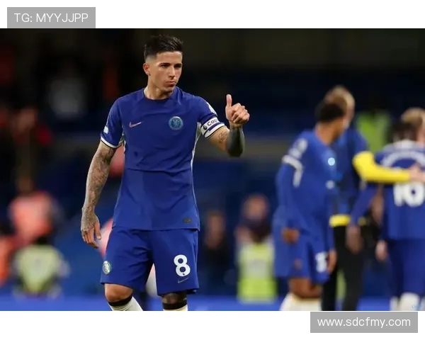 从8号位到组织核心：恩佐的角色演变