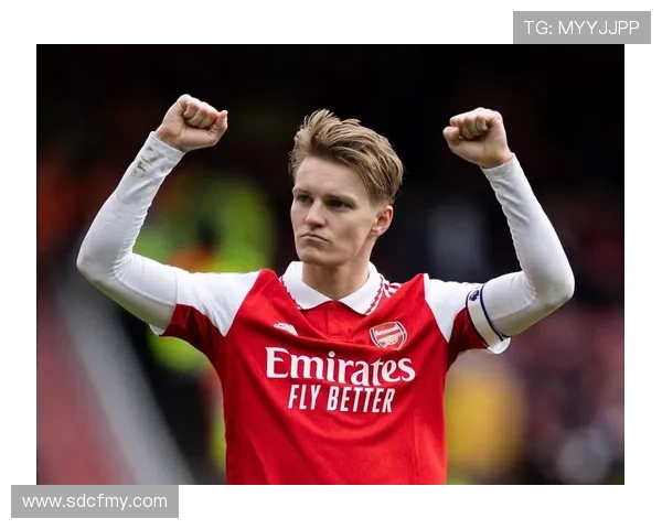 从边前腰到中路核心:厄德高的角色演变 从边前腰到中路核心:厄德高的角色演变