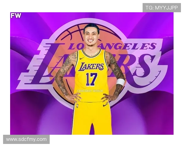 库兹马无球跑动制造空位，拉开湖人外线空间